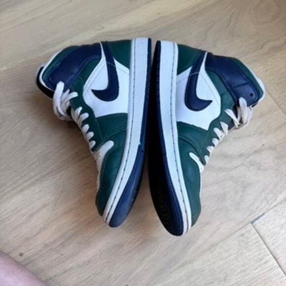 Nike Air Jordan 1 Mid SE Noble Green DZ5326-300 Size 7.5 Mens - Picture 3 of 8